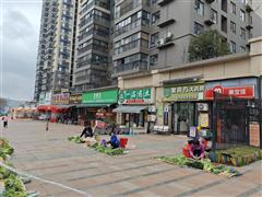万科城小区大门口品牌便利店转让，带口粮证